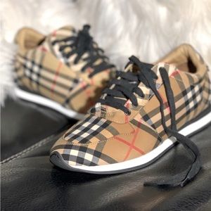Burberry tennis shoe size 38 (7.5)